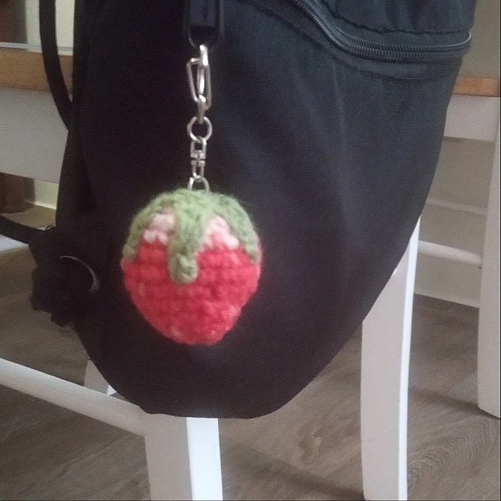 🍓 Strawberry Keychain. Handmade Crochet Amigurumi.